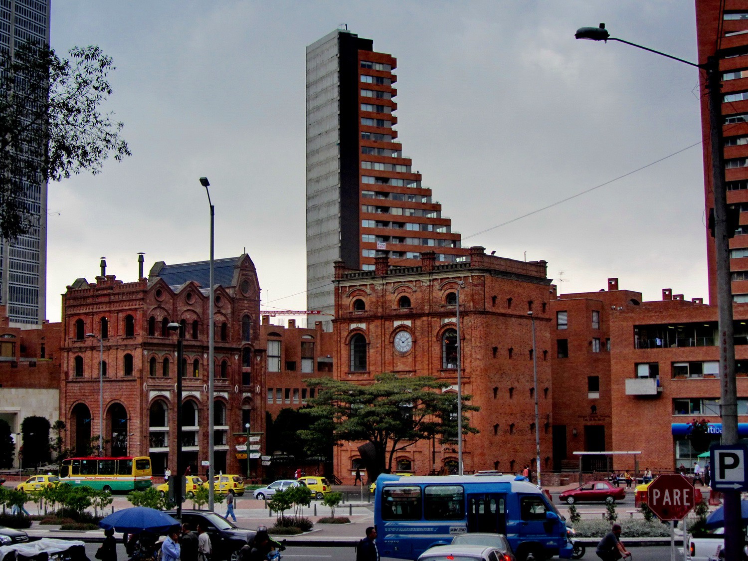 Buildings opposite of the Museo Nacional